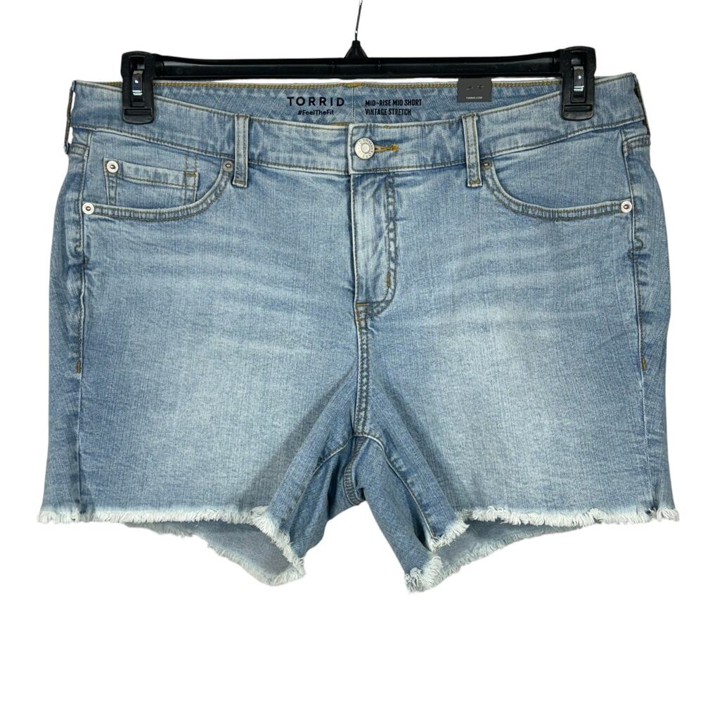 Torrid SZ 18 Jean Shorts Mid-Rise Vintage Stretch Zip-Fly Frayed Light Wash Blue